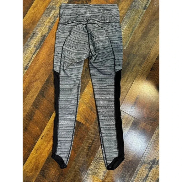 Athleta Gray Black Pavana 7/8 Tight Yoga Fitness Pant Leggings XS - Picture 5 of 6